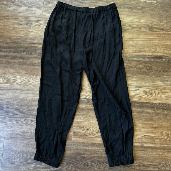 Trina Turk Women’s Satin Joggers Pants Size 4 Black Crop Pockets Athleisure USA - Picture 8 of 8